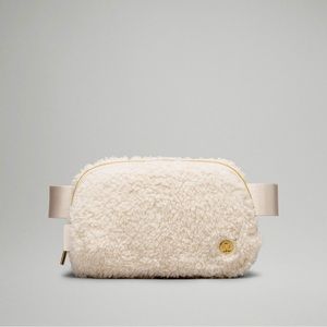Cream sherpa lululemon belt bag